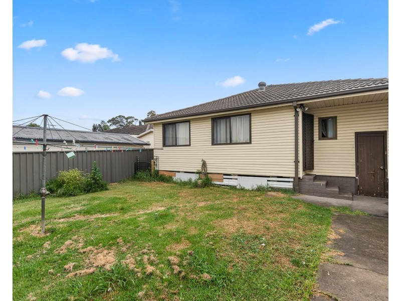 13 Shamrock Street, Smithfield NSW 2164