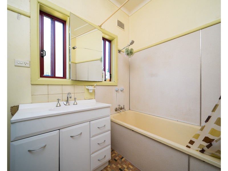 10 Blackford Street, Fairfield East NSW 2165