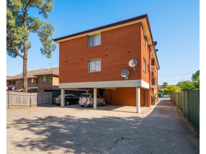 2/12 Wrentmore Street, Fairfield NSW 2165