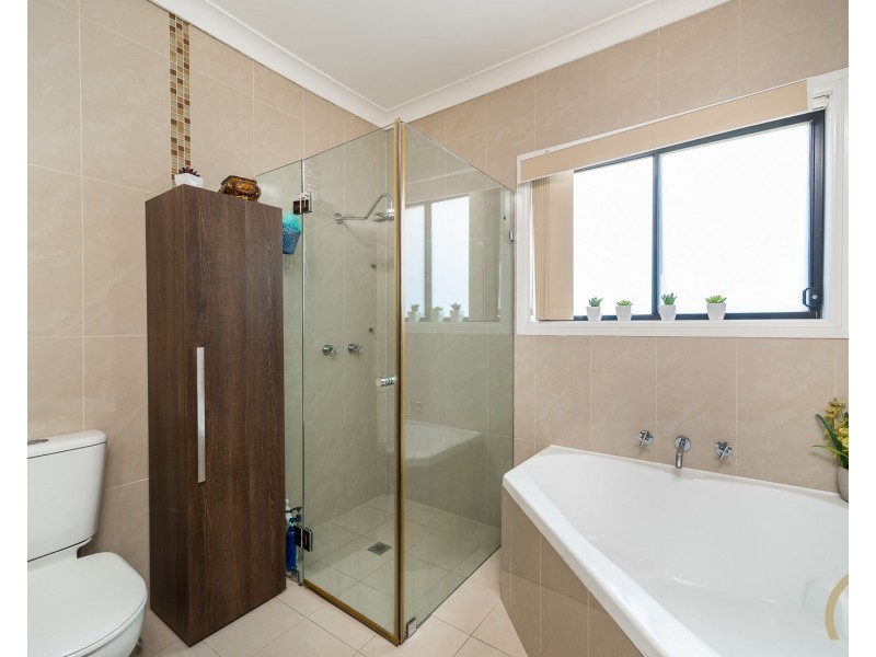 13 Leichhardt Avenue, Fairfield West NSW 2165