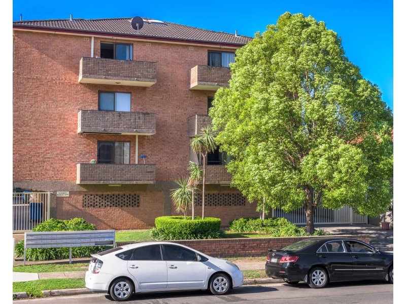 4/60 Harris Street, Fairfield NSW 2165