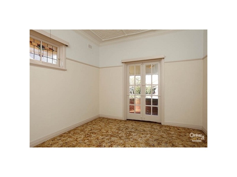 402 Lyons Road, Russell Lea NSW 2046