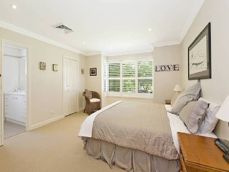 2 Robin Avenue, Turramurra NSW 2074