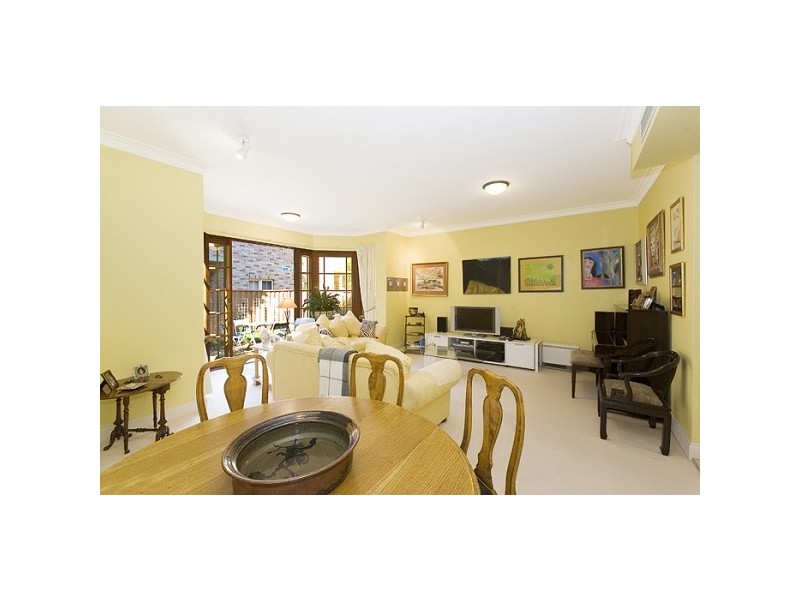 2/12 Stanley Street, St Ives NSW 2075