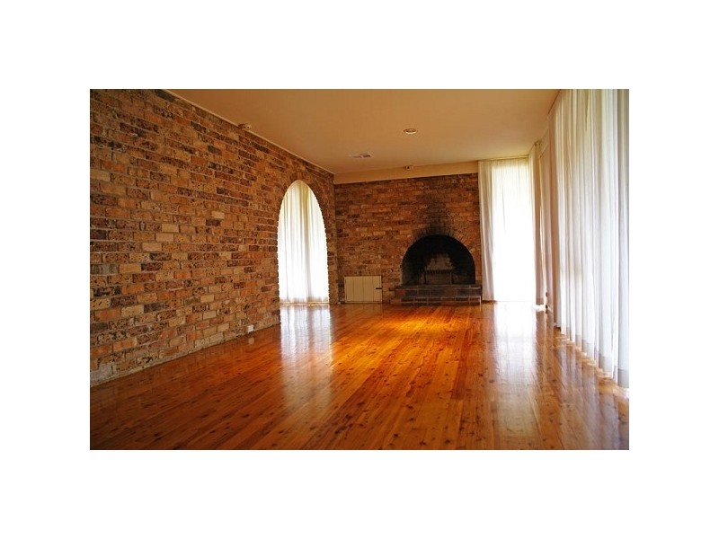 2 Lowry Crescent, St Ives NSW 2075