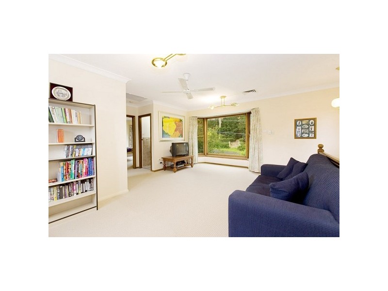 2 Oswald Close, Warrawee NSW 2074