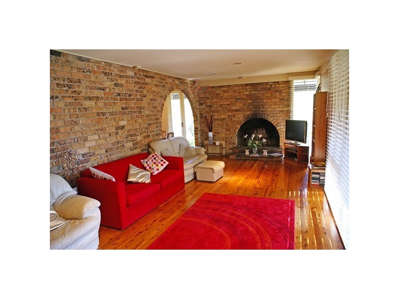 2 Lowry Crescent, St Ives NSW 2075