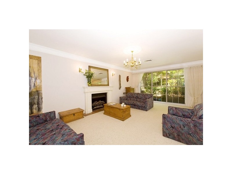 16 Windsor Place, St Ives NSW 2075