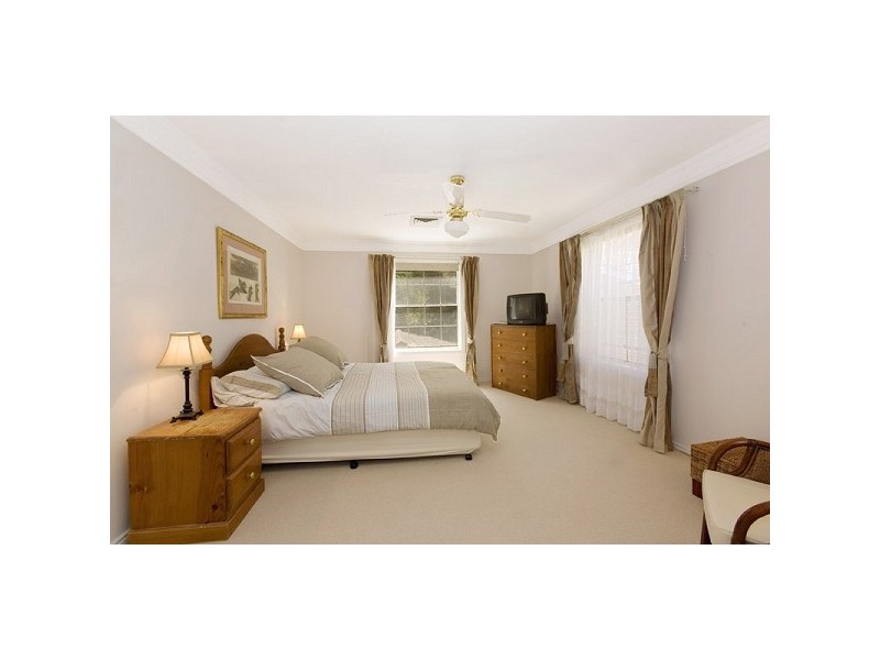 16 Windsor Place, St Ives NSW 2075