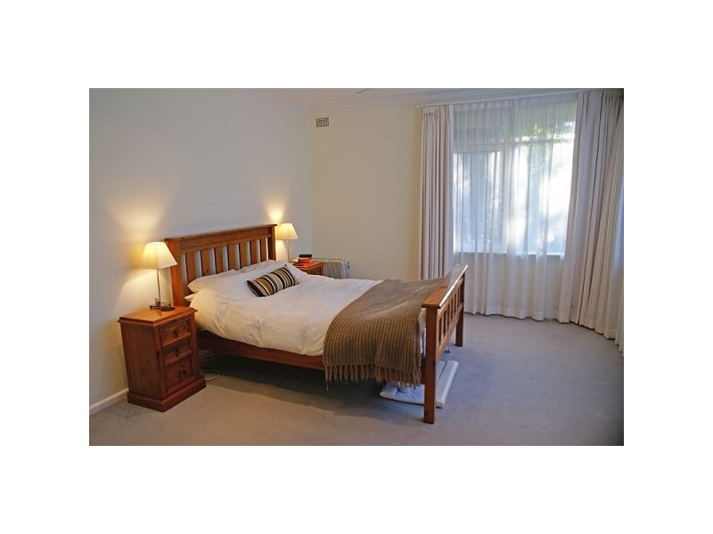 8 Paul Avenue, St Ives NSW 2075