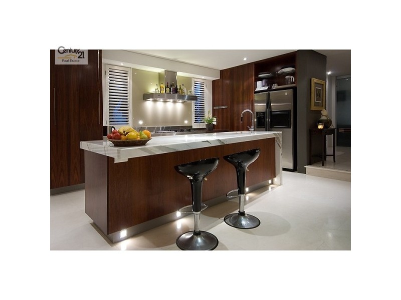 Unit 2 28 Lennie Ave, Main Beach QLD 4217