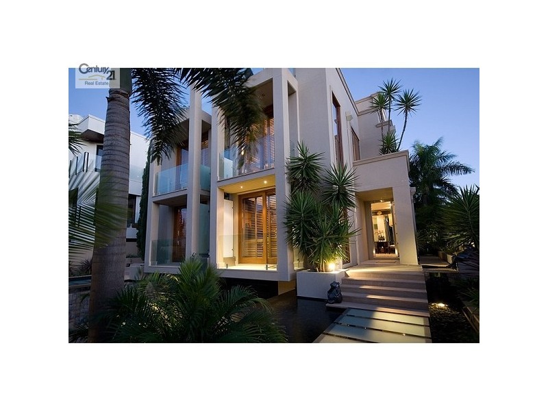 Unit 2 28 Lennie Ave, Main Beach QLD 4217