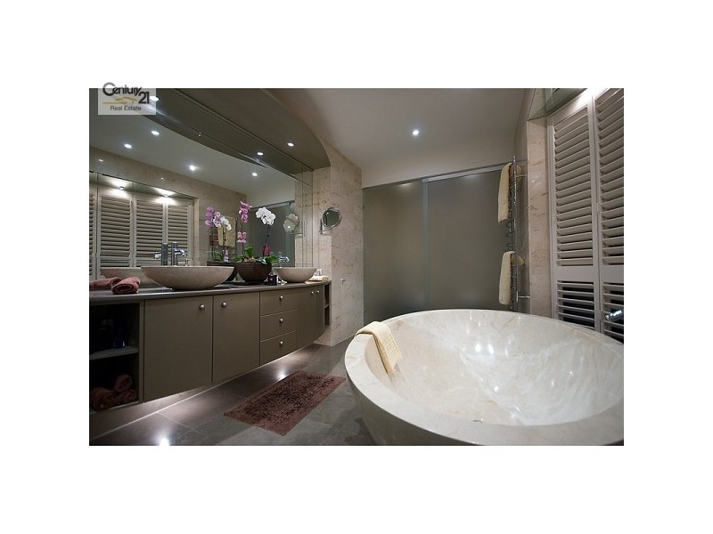 Unit 2 28 Lennie Ave, Main Beach QLD 4217