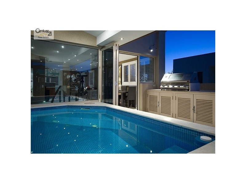 Unit 2 28 Lennie Ave, Main Beach QLD 4217