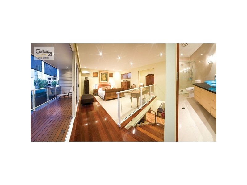 45 Cronin Avenue, Main Beach QLD 4217