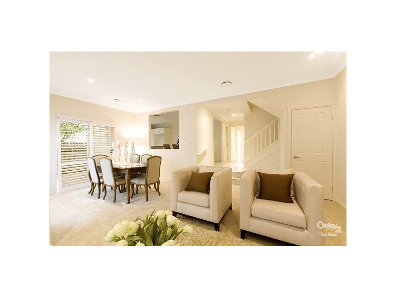 18 Hillcrest Drive, St Ives NSW 2075