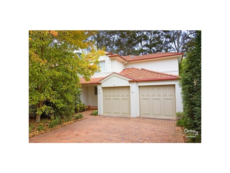 18 Hillcrest Drive, St Ives NSW 2075