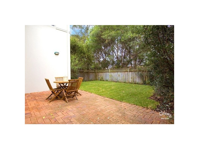 18 Hillcrest Drive, St Ives NSW 2075