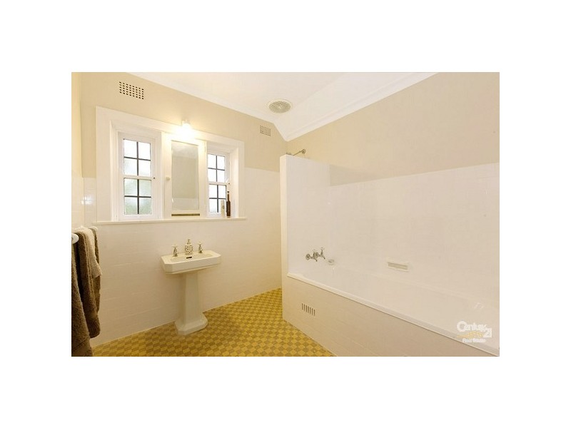 32a Archbold Rd, Roseville NSW 2069