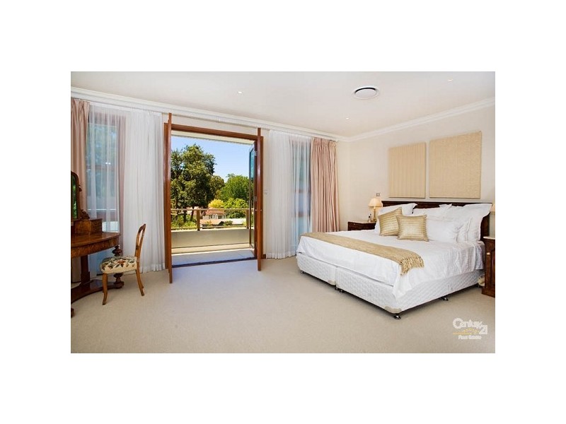 10 Lawson Pde, St Ives NSW 2075