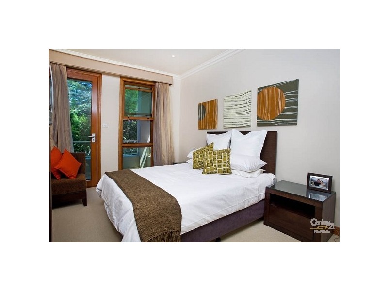 10 Lawson Pde, St Ives NSW 2075