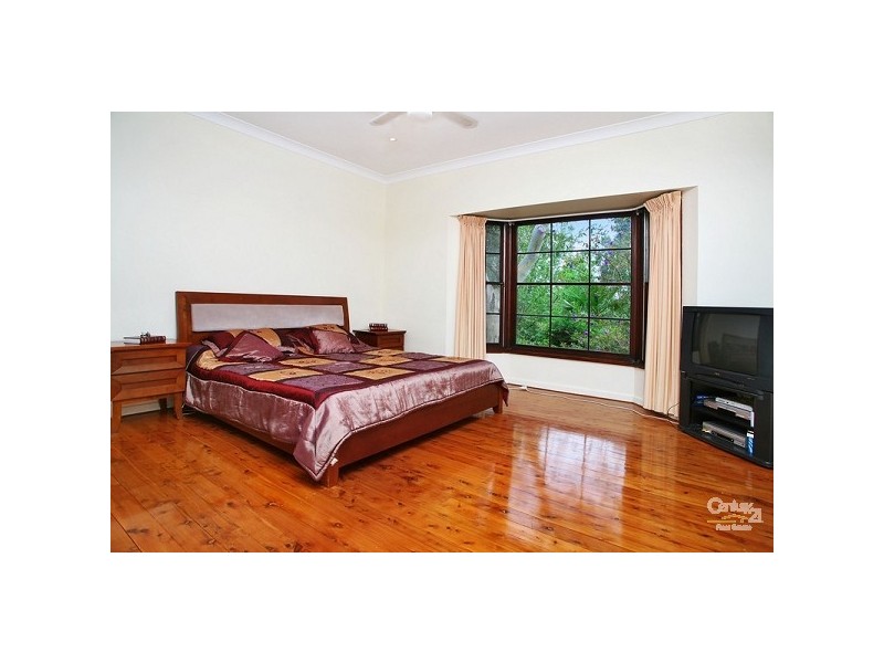 33 Nicholson Avenue, St Ives NSW 2075
