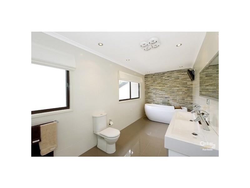 71 Eastern Arterial Rd, St Ives NSW 2075