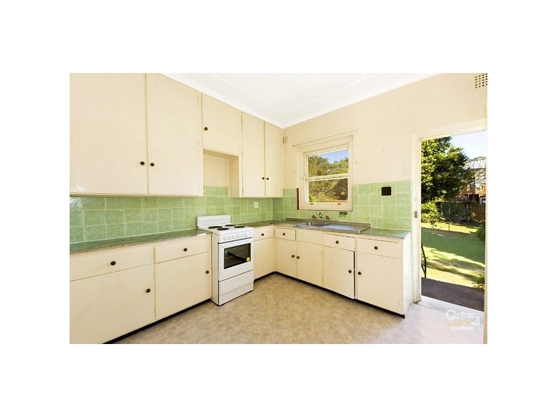 8 Wyomee Avenue, West Pymble NSW 2073