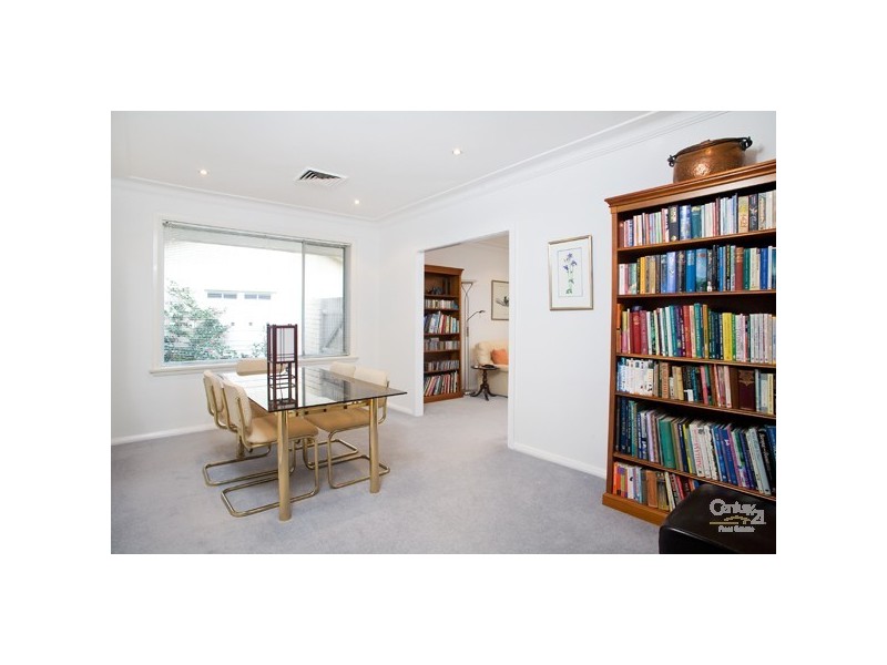 18 Flinders Avenue, St Ives NSW 2075