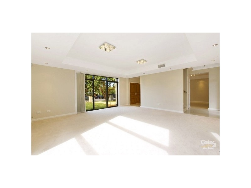 7 Lynbarra Ave, St Ives NSW 2075