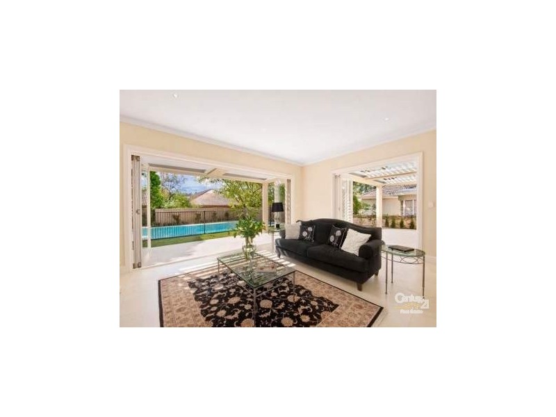 8a The Crest, Killara NSW 2071