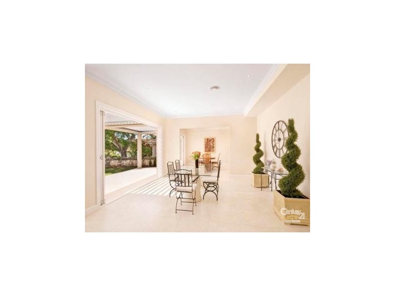 8a The Crest, Killara NSW 2071