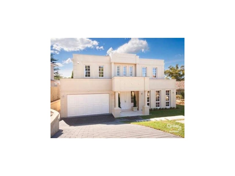 8a The Crest, Killara NSW 2071
