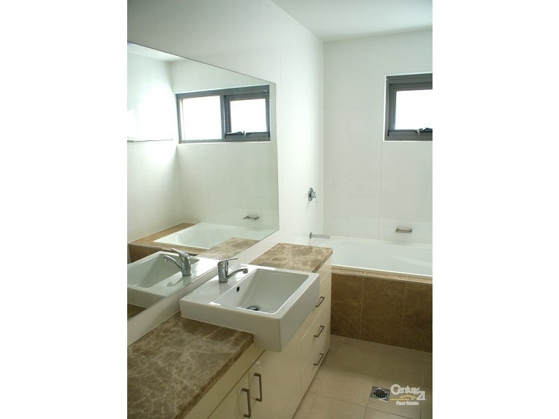 202/2 Eulbertie Ave, Warrawee NSW 2074