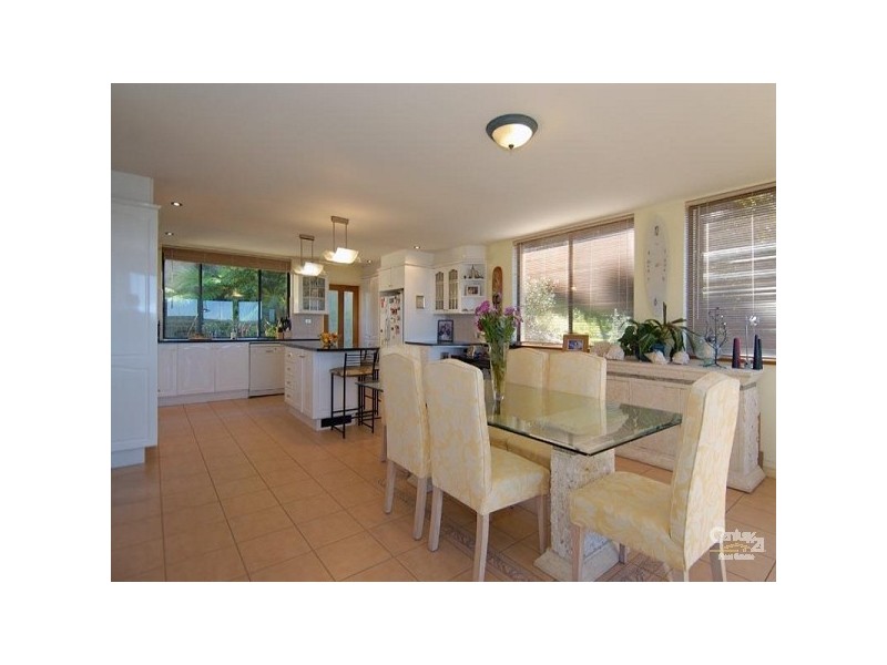 77 Cambourne Ave, St Ives NSW 2075