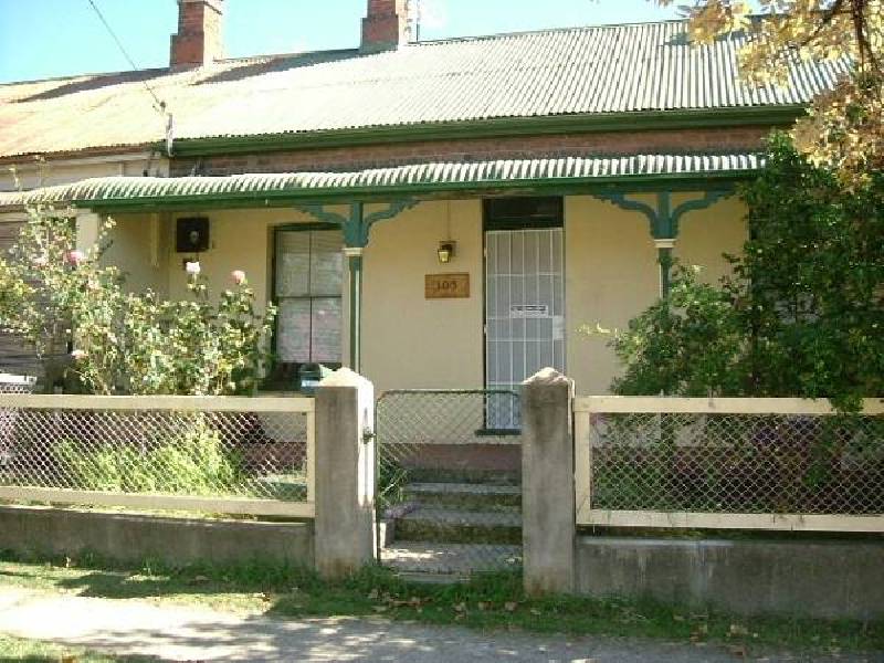 105 Seymour Street, Bathurst NSW 2795
