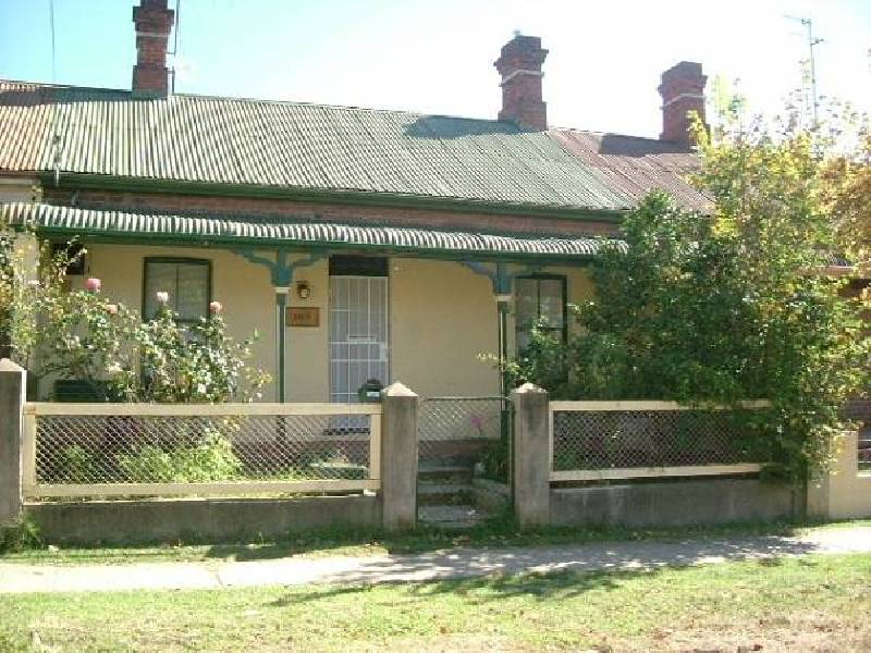 105 Seymour Street, Bathurst NSW 2795