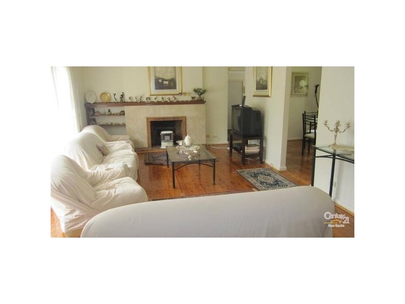 18 Shinfield Ave, St Ives NSW 2075