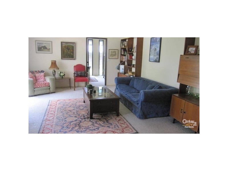 17 Windsor Pl, St Ives NSW 2075