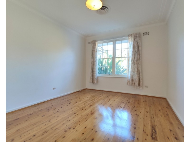 25 Lancaster Ave, St Ives NSW 2075