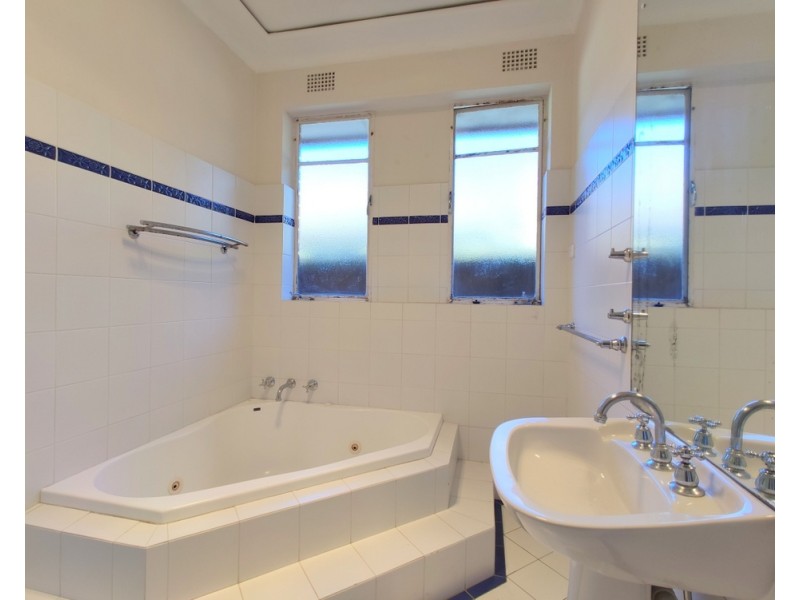 15 Memorial Ave, St Ives NSW 2075