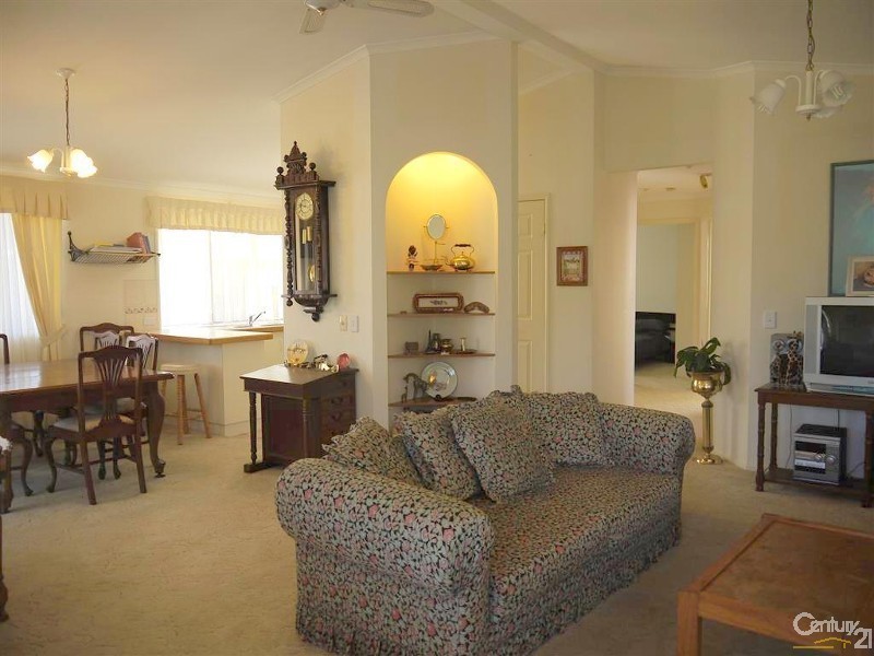 11 George Johnston Close, Nautical Village, Kincumber NSW 2251