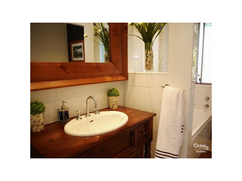 52 Davies Street, Kincumber NSW 2251