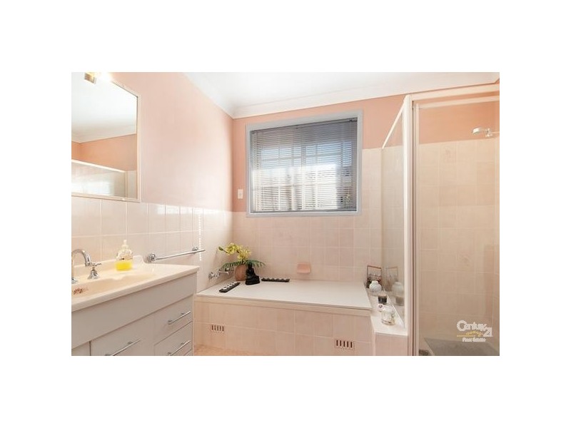 1/33 Asca Drive, Green Point NSW 2251