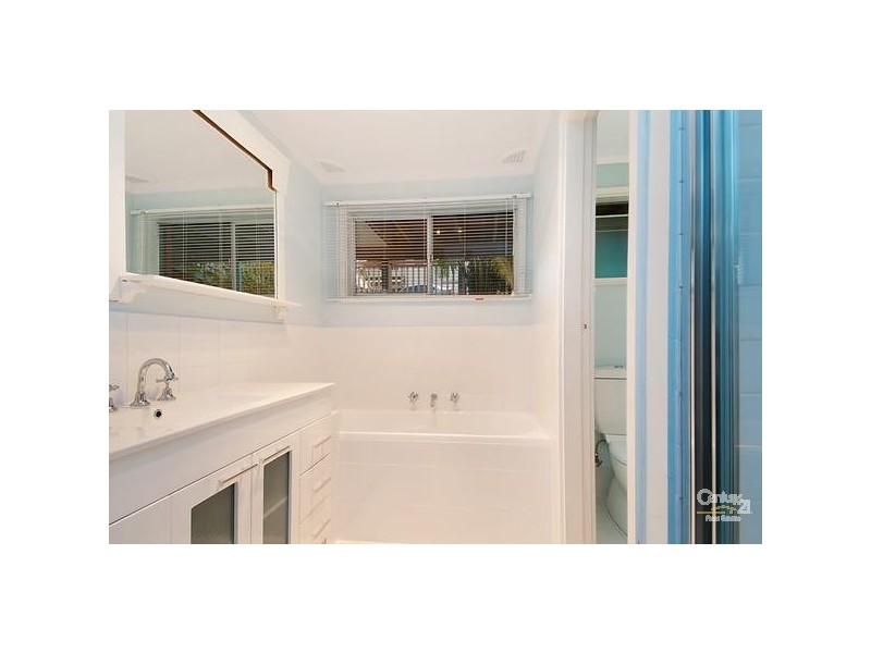 42 Lakeshore Drive, North Avoca NSW 2260