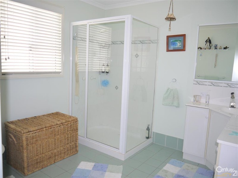 9 George Johnston Close, Nautical Village, Kincumber NSW 2251