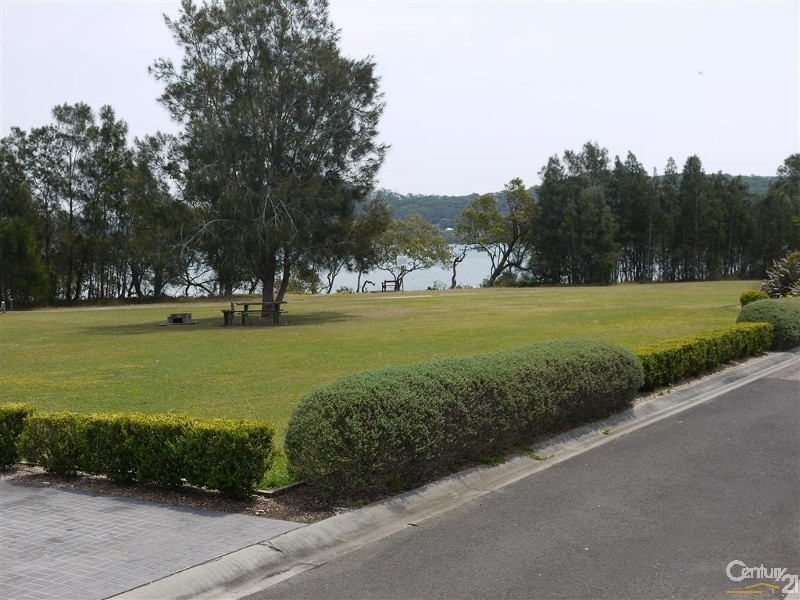 9 George Johnston Close, Nautical Village, Kincumber NSW 2251