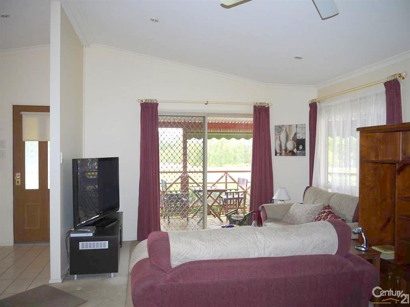 7 George Johnston Close, 57 Empire Bay Dr, Kincumber NSW 2251