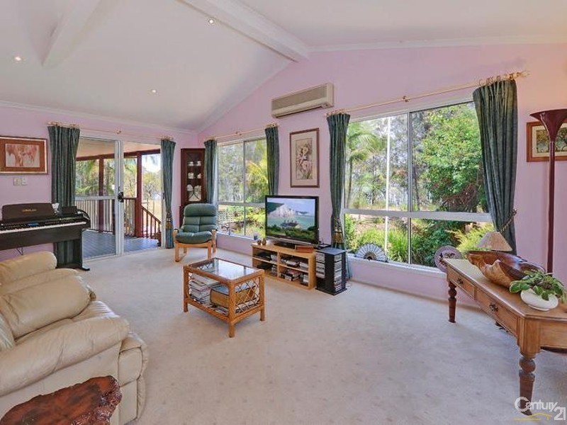 24 Duncan Sinclair Dr, Kincumber NSW 2251