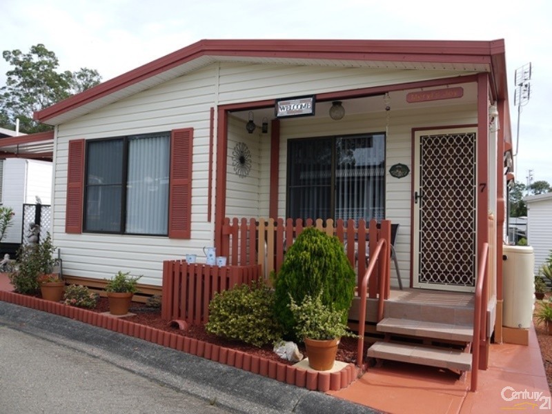 7 Third Avenue Broadlands Estate, Green Point NSW 2251